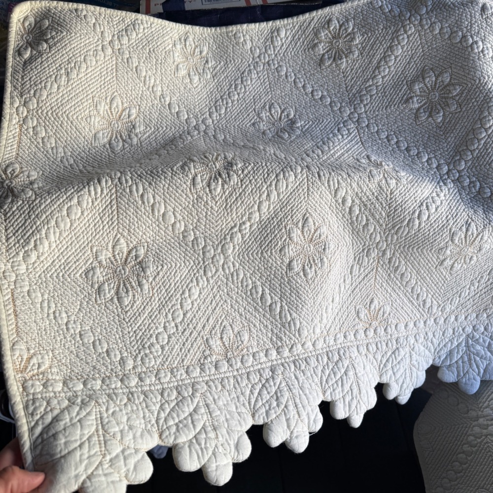 Vintage Cream Quilted Bed Sheets fa Runner Floral Scalloped Trapunto 2pc Set - Picture 2 of 13